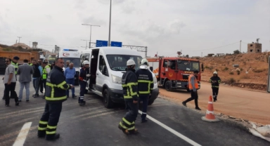 Mardin'de minibüs ile kamyon çarpıştı: 3 yaralı