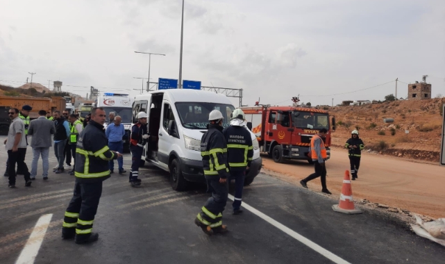Mardin'de minibüs ile kamyon çarpıştı: 3 yaralı