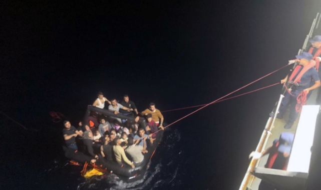 Marmaris’te 61 düzensiz göçmen kurtarıldı