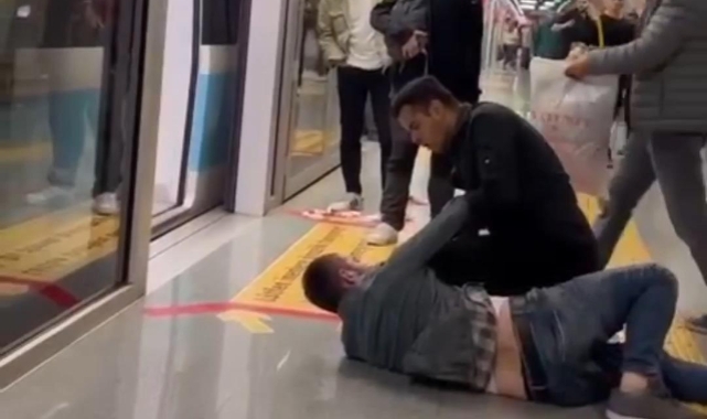 Metroya asılan Türk bayraklarını yırtan şüpheli tutuklandı