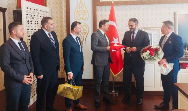 MHP’den “Her minareye bir bayrak, her minareye bir sancak” kampanyası