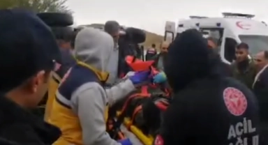 Minibüs kontrolden çıktı: 14 yaralı