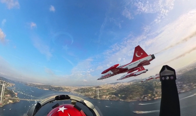 MSB'den 'SoloTürk' ve 'Türk Yıldızları' paylaşımı