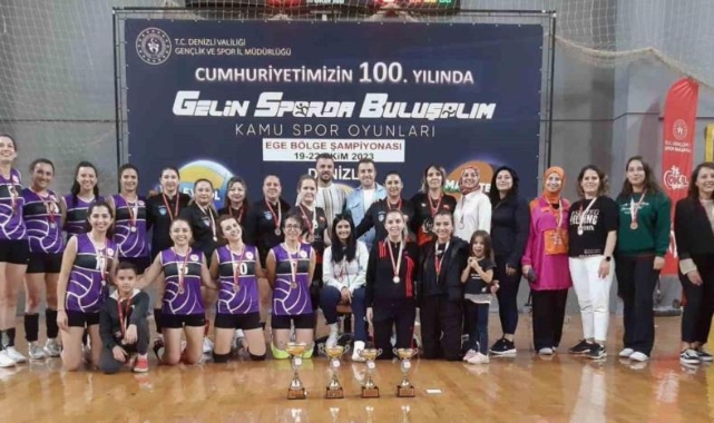 Muğla İl Sağlık Müdürlüğü voleybol takımı Ege ikincisi oldu