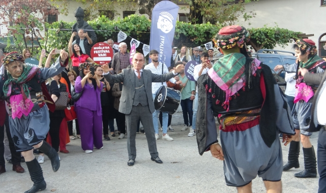 Muğla Tiyatro Festivali kortej yürüyüşü ile başladı