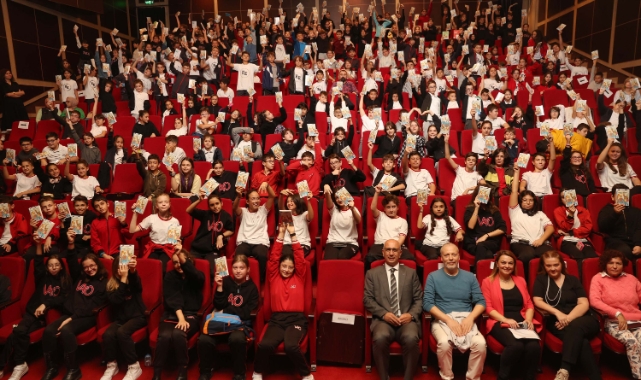 Öğrenciler okudukları kitabın yazarıyla buluştu