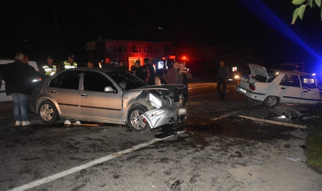 Ordu’da iki otomobil kafa kafaya çarpıştı!