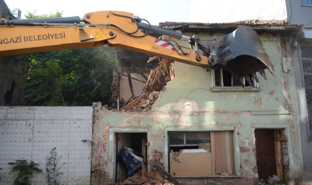 Osmangazi'de metruk binalar yıkılıyor 