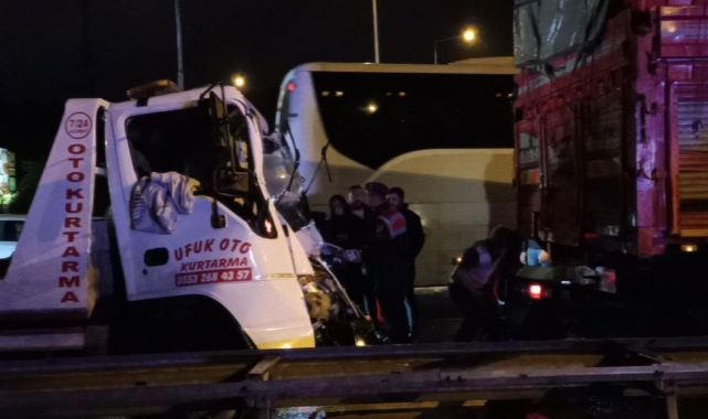 Oto kurtarıcı kamyona çarptı: 1 yaralı
