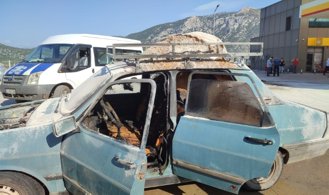 Otomobil alev aldı; 2'si çocuk, 3 yaralı