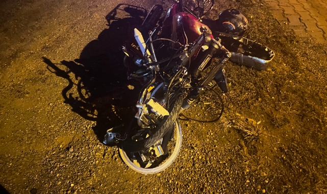 Otomobil ile motosiklet çarpıştı!
