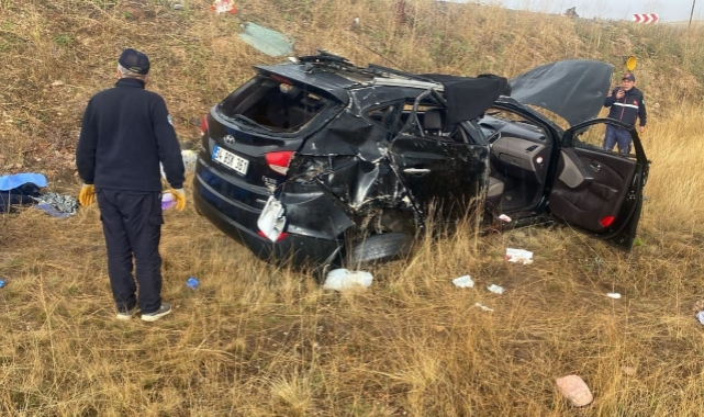 Otomobil takla attı: 1 ölü 2 yaralı