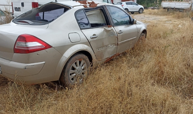 Otomobil yoldan çıkıp devrildi: 3 yaralı