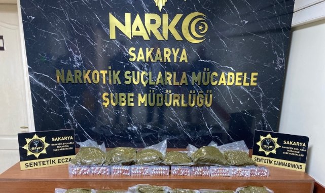Otomobilden kilolarca uyuşturucu çıktı