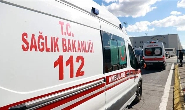 Otomobille kamyon çarpıştı: 4 yaralı