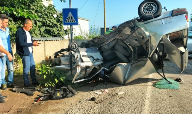 Otomobiller çarpıştı: 3 yaralı!
