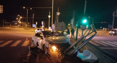 Otomobiller çarpıştı: 3 yaralı!