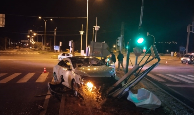 Otomobiller çarpıştı: 3 yaralı!