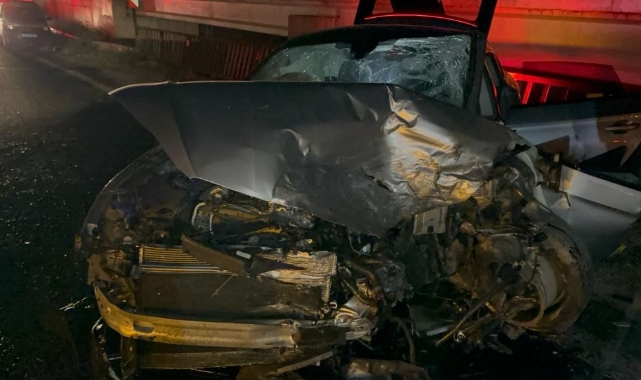 Otomobiller hurdaya döndü! 3 yaralı