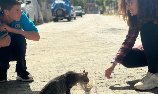 Özel öğrenciler sokak hayvanlarını unutmadı