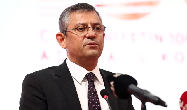 Özgür Özel: "Kalkın ayağa!"