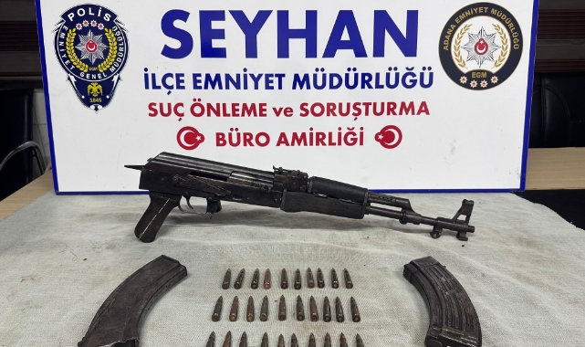 Pazar arabasından uzun namlulu silah çıktı!