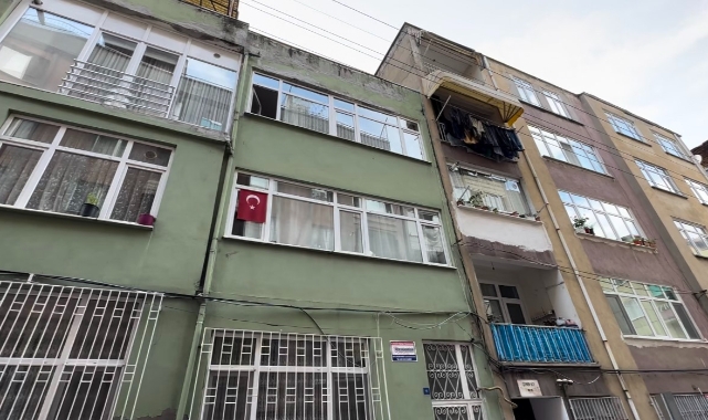 Perde takmaya çalışan kadın 3. kattan düştü