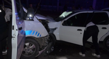 Polis aracıyla otomobil çarpıştı: 2'si polis 8 yaralı