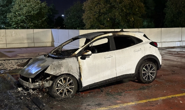 Servis aracı ve otomobil alev topuna döndü!