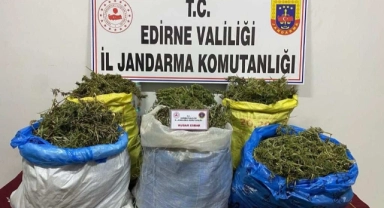 Şişme botta kilolarca uyuşturucu ele geçirildi