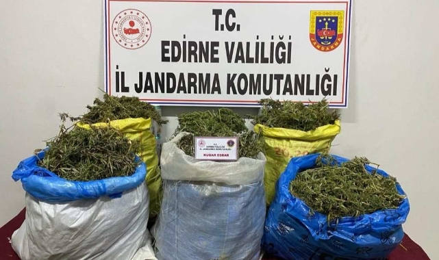 Şişme botta kilolarca uyuşturucu ele geçirildi