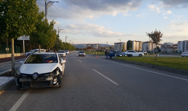 Sivas’ta iki otomobil çarpıştı: 5 yaralı
