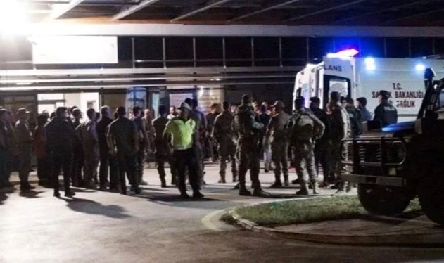 Suriye'de TSK üssüne saldırı: 8 yaralı