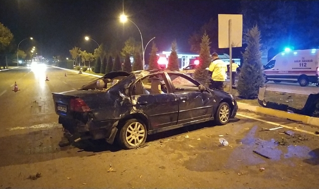 Takla atan otomobil karşı şeride geçti