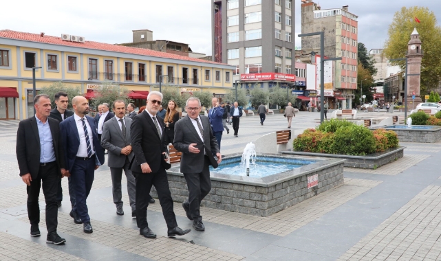 Tamer Karadağlı, Saathane Meydanı'nı inceledi