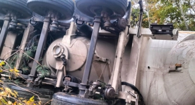 Tanker uçurumdan yuvarlandı, sürücü hayatını kaybetti!