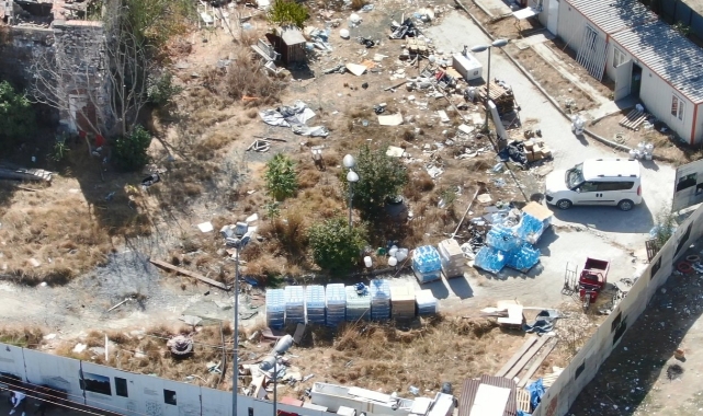 Tarihi okul restorasyon beklerken depoya dönüştü