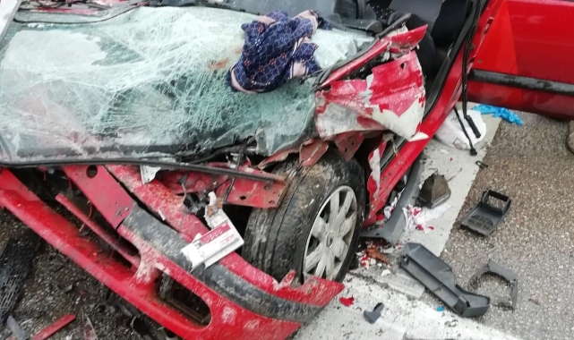 TIR'a arkadan çarptı: 4 ölü, 1 yaralı