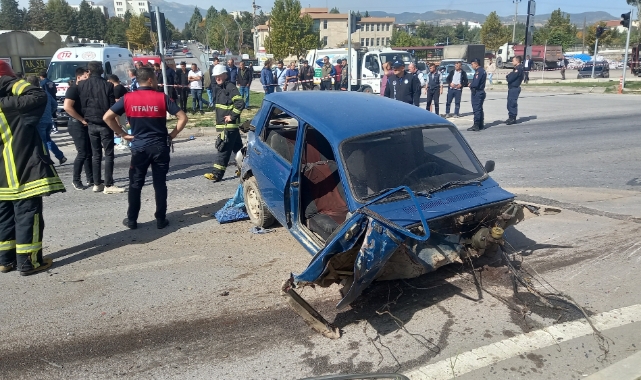 TIR ile otomobil çarpıştı: 1 ölü 1 yaralı