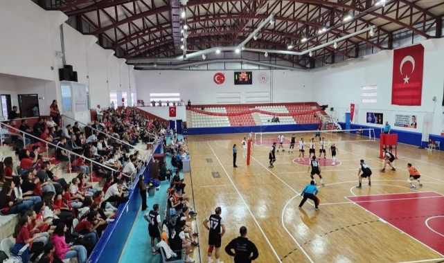 TVF Voleybol Erkekler 2. Ligi: Gölcük Belediyespor: 3 - Tuzla Gelişim: 1