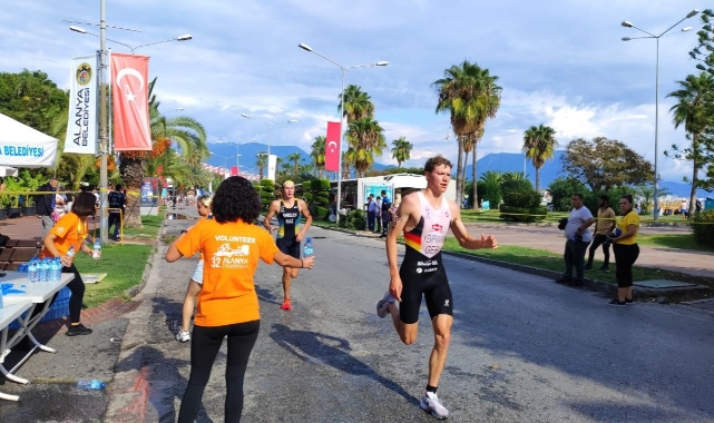 Uluslararası Alanya Triatlon Yarışları'nın 32.'si tamamlandı