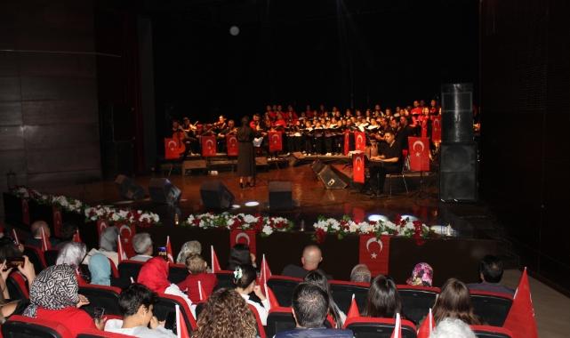 Uşak’ta Cumhuriyet’in Sesleri konseri düzenlendi
