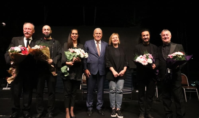 Usta sanatçılardan Efeler'de unutulmaz performans
