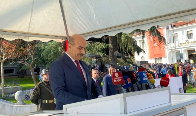 Vali Demirtaş, Bursalıların Cumhuriyet Bayramı'nı kutladı