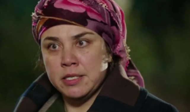 Yeşim Ceren Bozoğlu iddialı tarzıyla dikkat çekti
