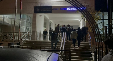 Yurtta kalan öğrenciler yedikleri yemekten zehirlendi