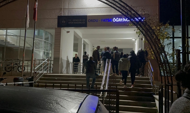 Yurtta kalan öğrenciler yedikleri yemekten zehirlendi