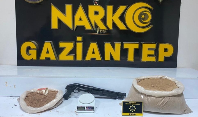 Zehir tacirlerine baskın! 3 tutuklama