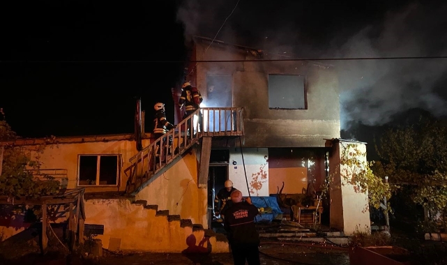 2 katlı müstakil ev yangında kül oldu