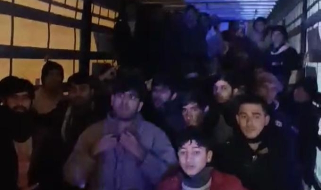 48 düzensiz göçmen TIR'da yakalandı